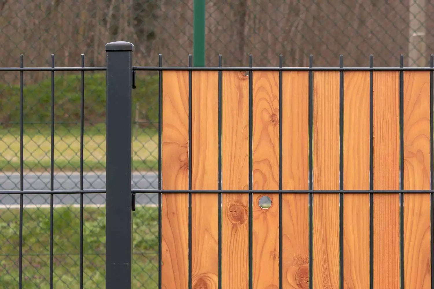 Brise-vue de haute qualité en mélèze rustique pour treillis à double barreaux